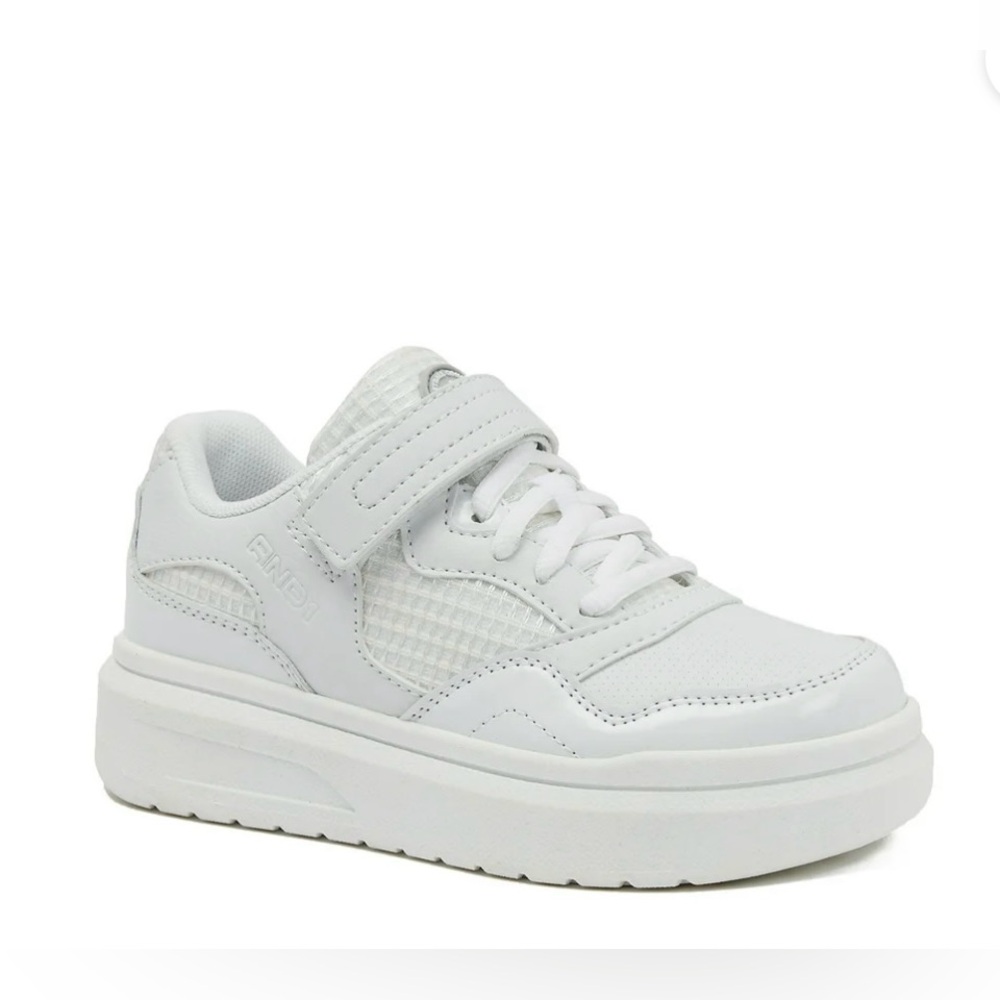 And1 White Sneakers with Textured Upper and Platform Sole Girls